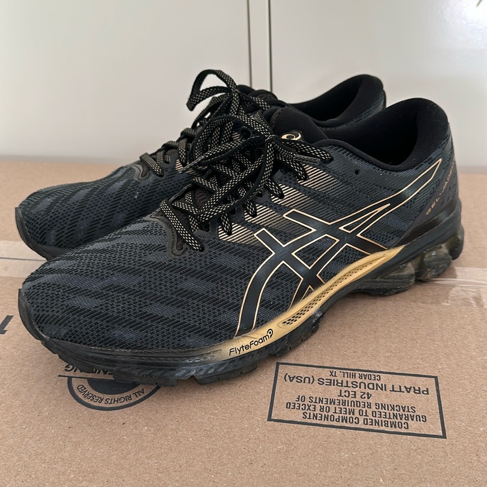 Near new ASICS gel-jadeite